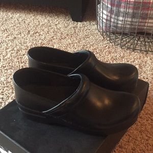New Dansko Professional 39 narrow